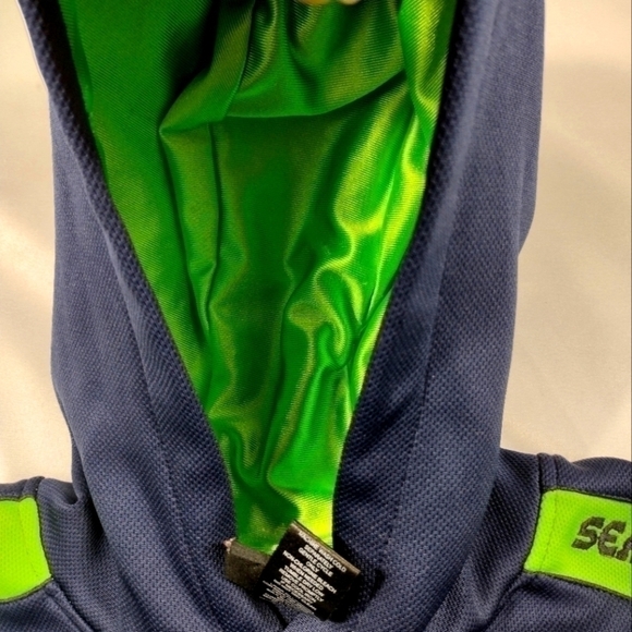 Seahawks Embroidered Logo Hoodie Youth Large - Picture 2 of 10
